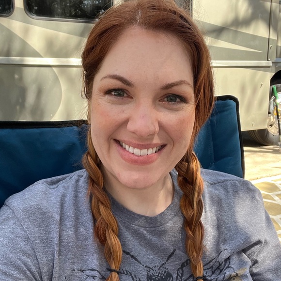 Meet your Posher, Courtney - Picture 3 of 3